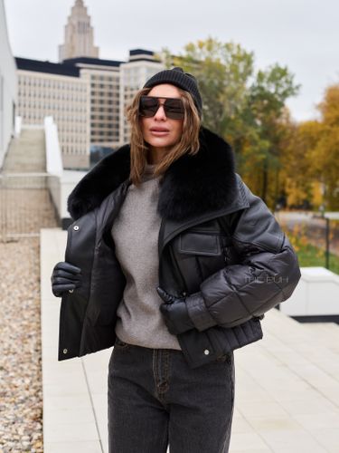 Комбинированный черный пуховик с мехом