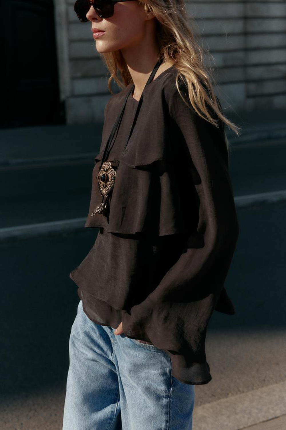 ZARA ТОП С ВОЛАНАМИ, ТЕМНО-КОРИЧНЕВЫЙ