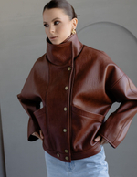 Бомбер из эко-кожи коричневый