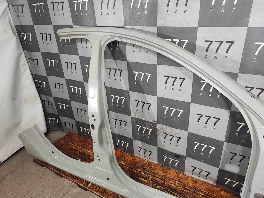 Боковина правая LADA Vesta 15-нв Новая Оригинал 8450039442