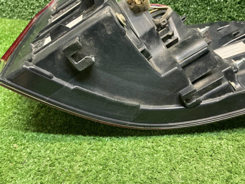 Фонарь левый внешний Toyota Land Cruiser 300 21-нв