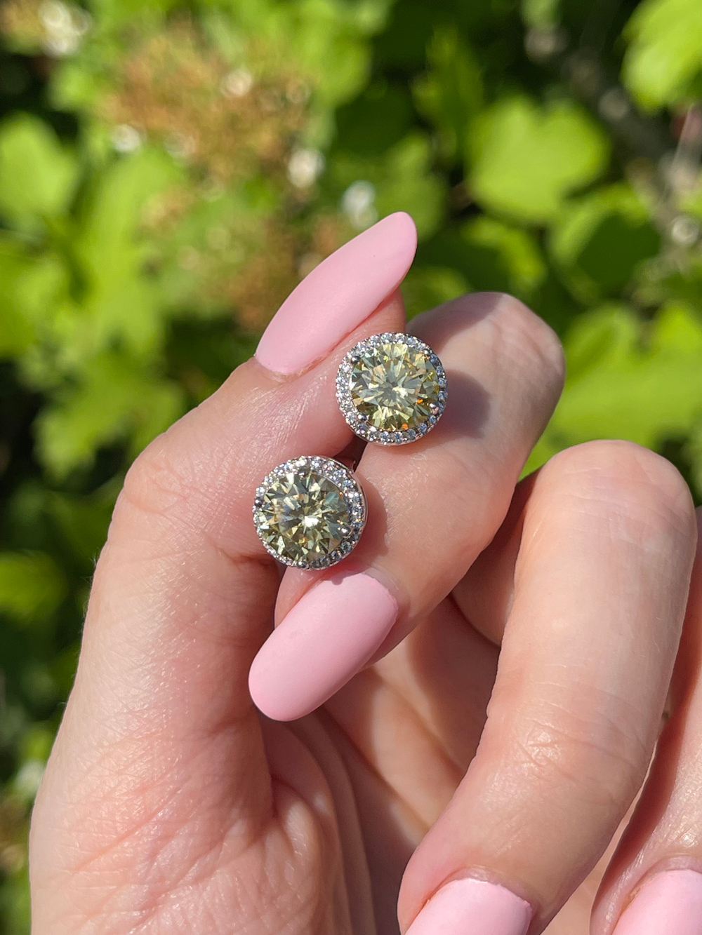 Серьги-гвоздики круг в обсыпке шампань