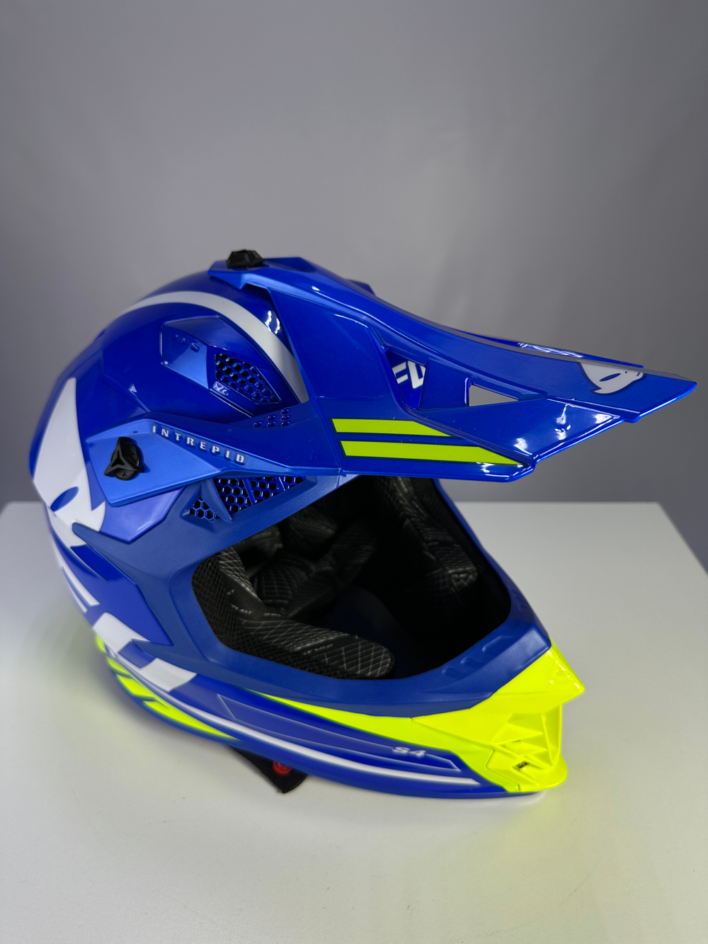 Мотошлем UFO HELMET INTREPID