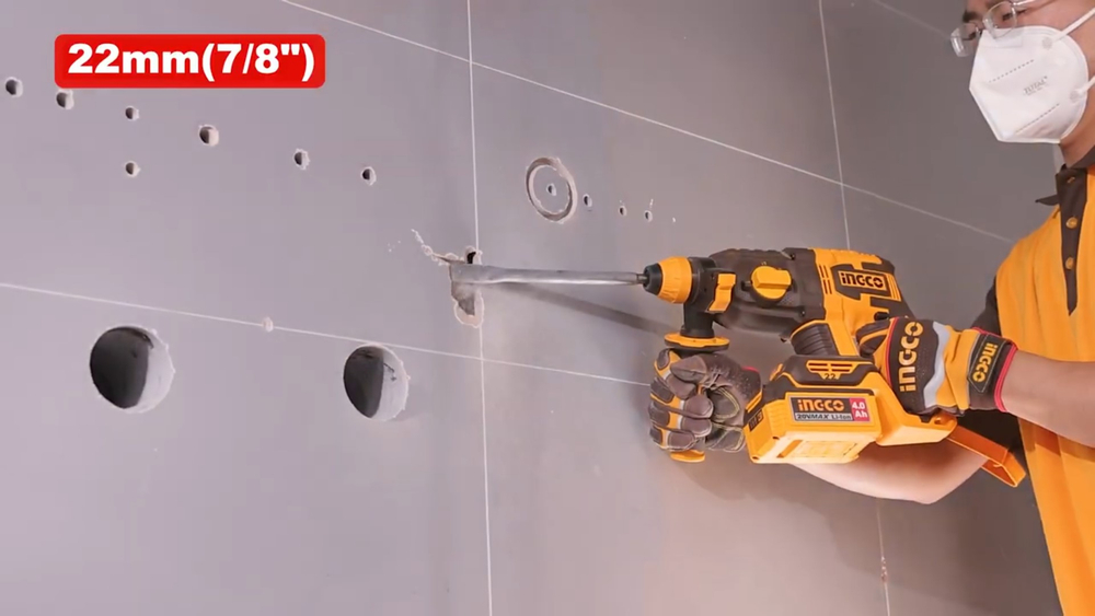 Аккумуляторный бесщеточный перфоратор SDS-Plus INGCO CRHLI212282 INDUSTRIAL 20 В 2 Дж 2x4 Ач