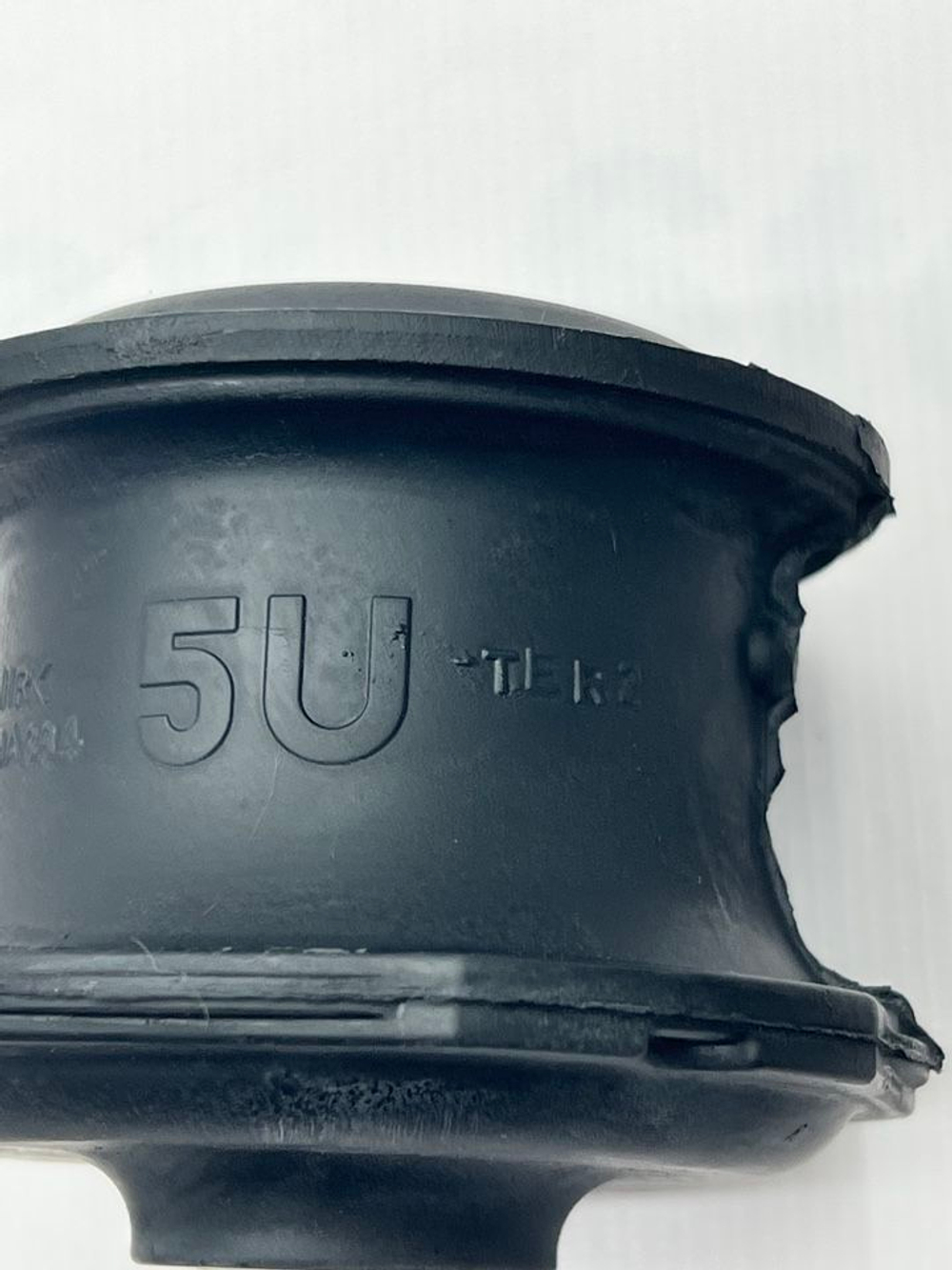 Подушка Кузова Mitsubishi Pajero #5 верхняя. 5070A384. Оригинал