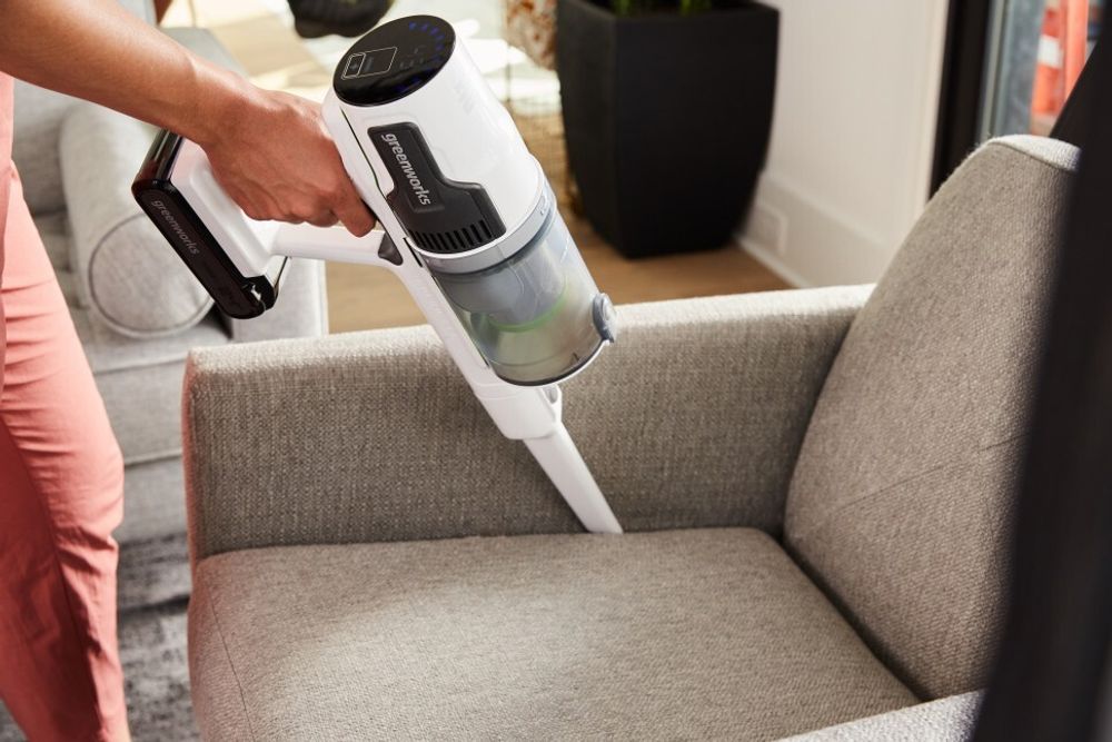 Пылесос беспроводной вертикальный аккумуляторный Greenworks 24В GD24SVK4D, Арт.4701107UB с АКБ 4 А*ч и ЗУ