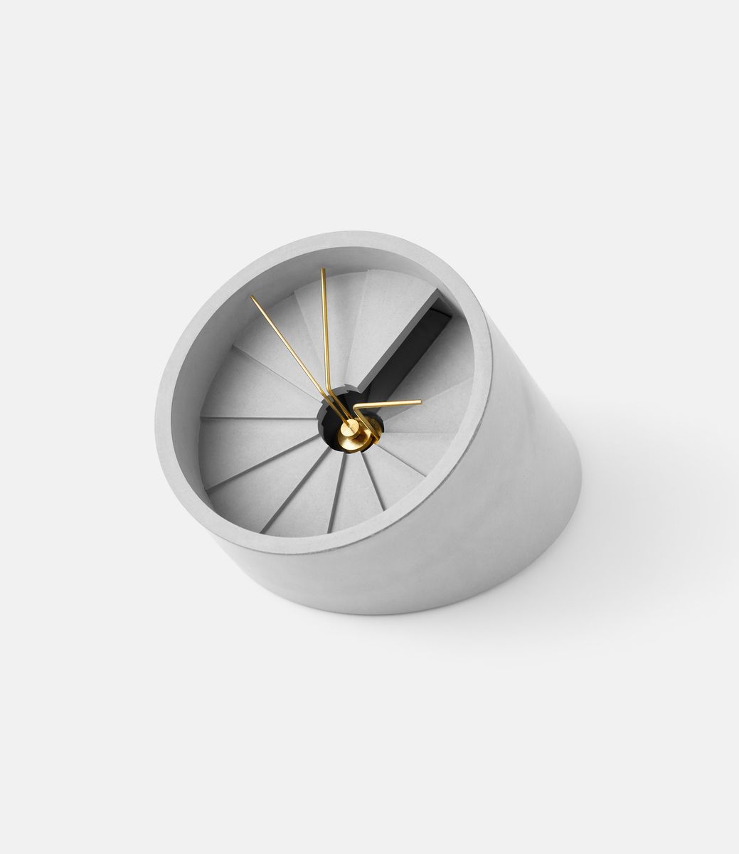 22 Studio 4th Dimension Table Clock Original — настольные часы из бетона