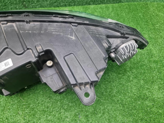 Фара правая Volvo XC90 2 (2014-2019) LED