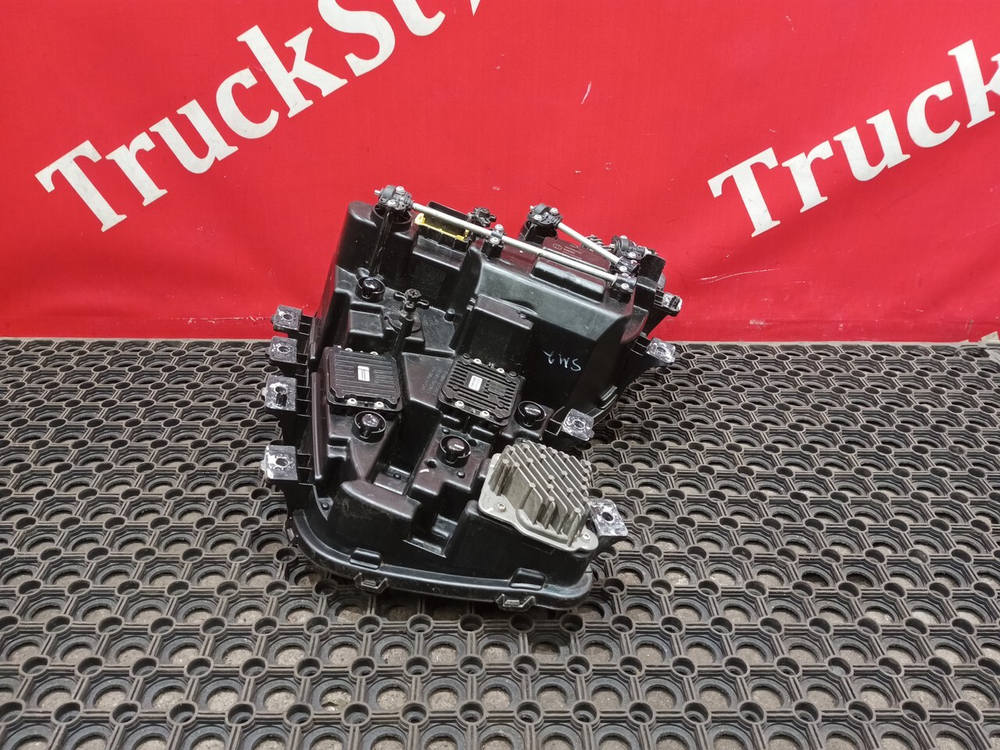 Фара правая 2023г