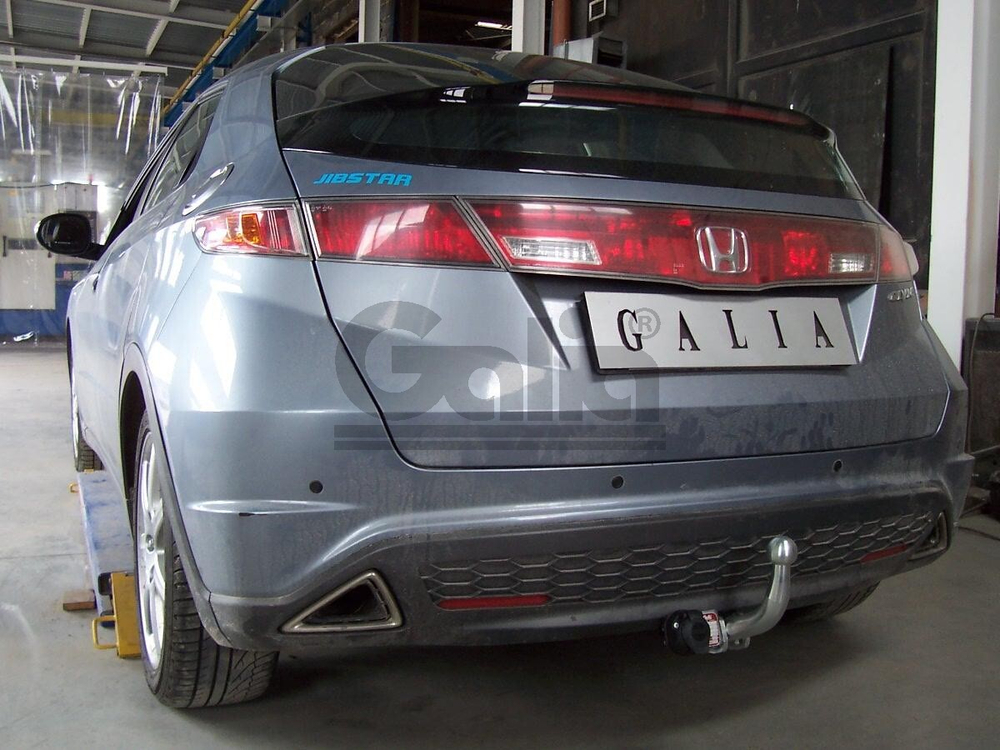 Оцинкованный фаркоп на Honda Civic хетчбек 5 дверей 2006-2012, 2 выхлопные трубы (без электрики), Galia H082C
