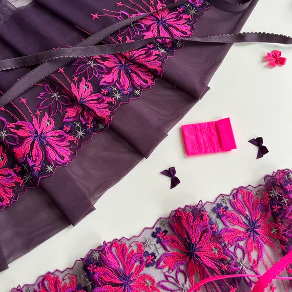 Вышивка на сетке фиолетовая/неон 24 см (левая)