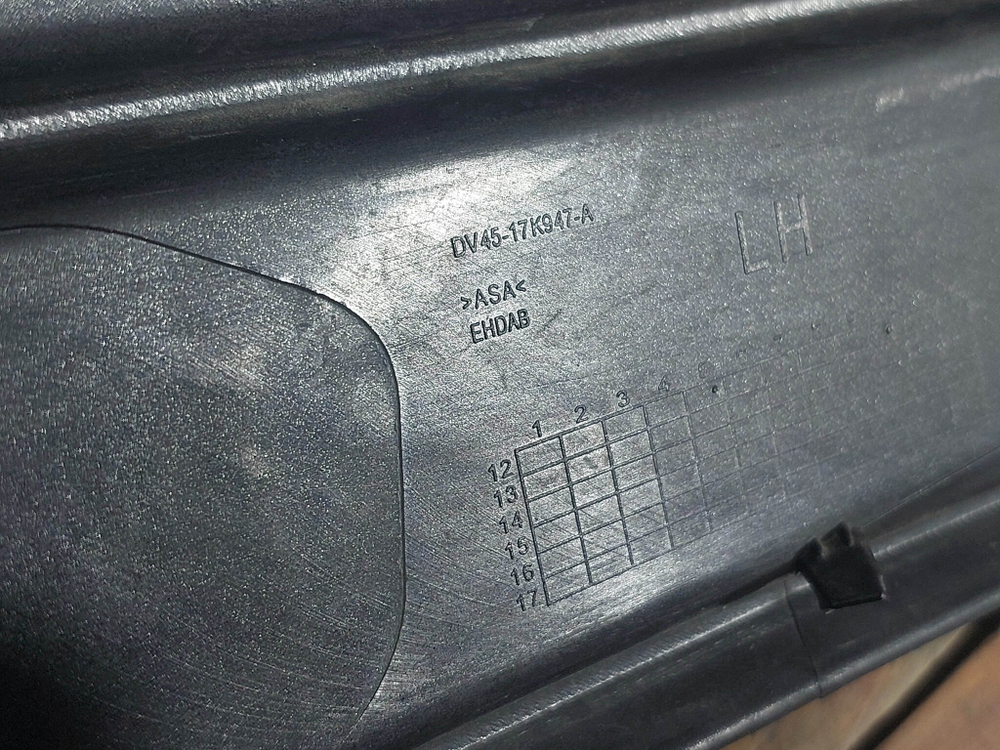 Накладка ПТФ левая Ford Kuga 2 (CBS) 12-16 Б/У  DV4517K947A