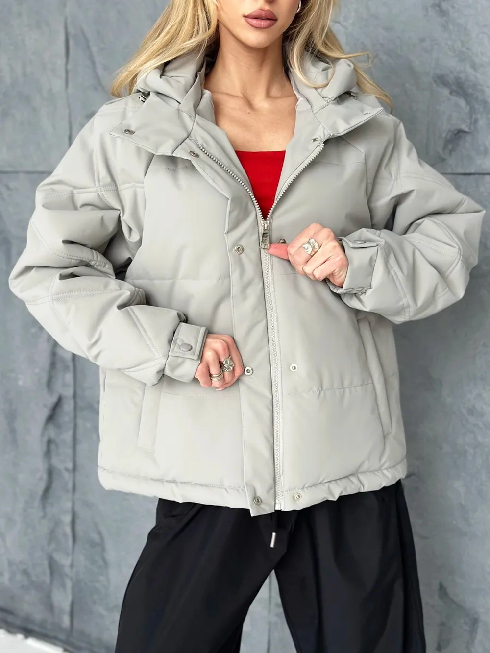 Куртка осенняя короткая с капюшоном