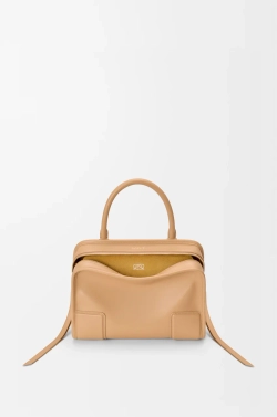 Loewe Маленькая сумка Amazona 180 из мягкой телячьей кожи, бежевый