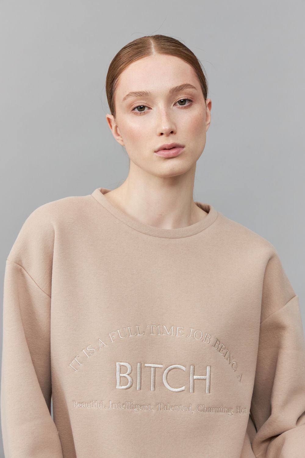 СВИТШОТ «JOB BITCH» ЛАТТЕ