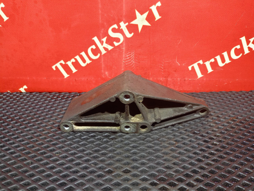 Кронштейн патрубка интеркулера