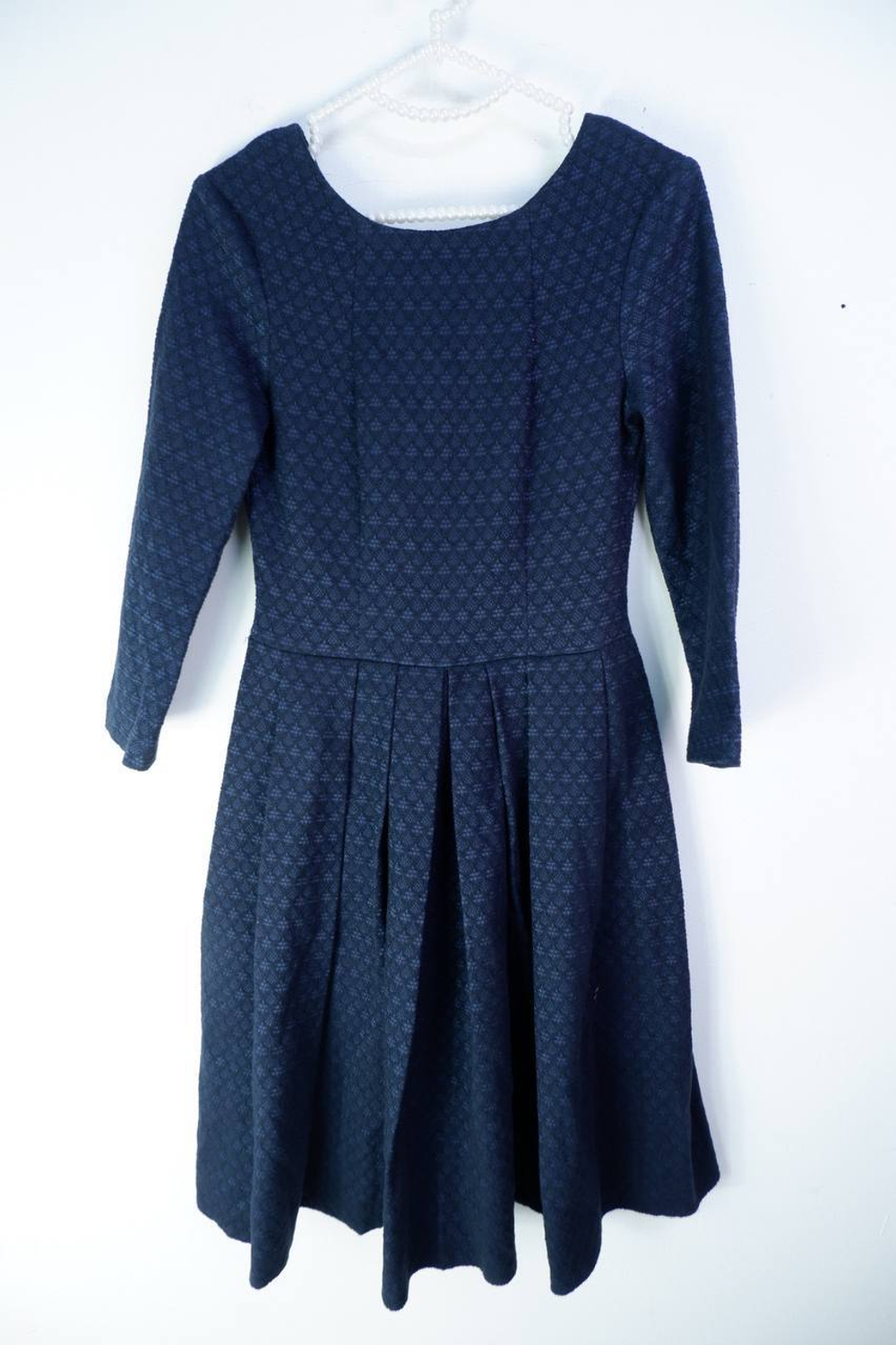 Платье Evrika плотное, визуально на 42 размер