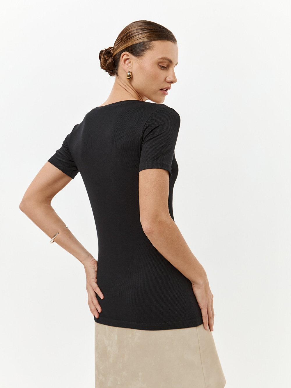 Черная футболка 02