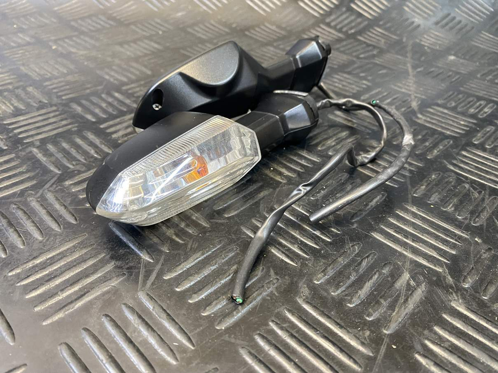 Поворотники задние Kawasaki Z1000 053358