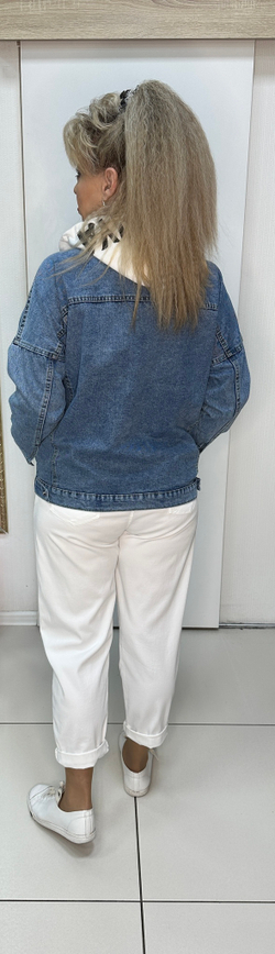 Джинсовый жакет-бомбер с трикотажным капюшоном