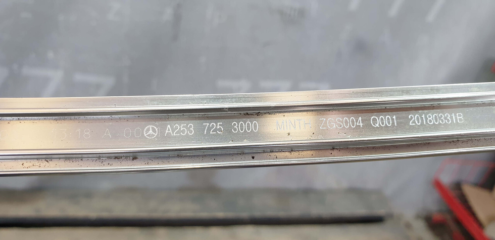 Молдинг двери передней правой MB GLC (C253) Coupe 16-нв Б/У Оригинал A2537253000