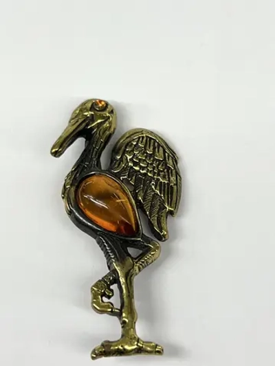 Бронзовая брошь на янтаре