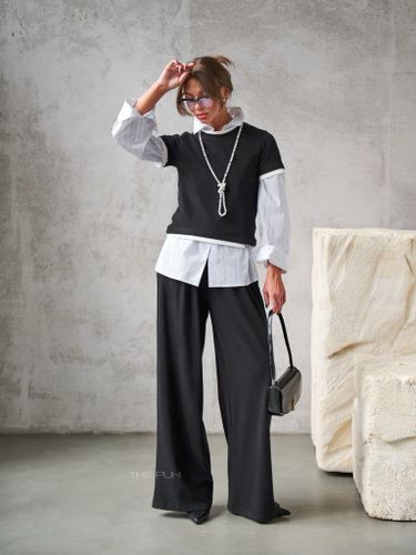 Трикотажный черный костюм с вышивкой-лого