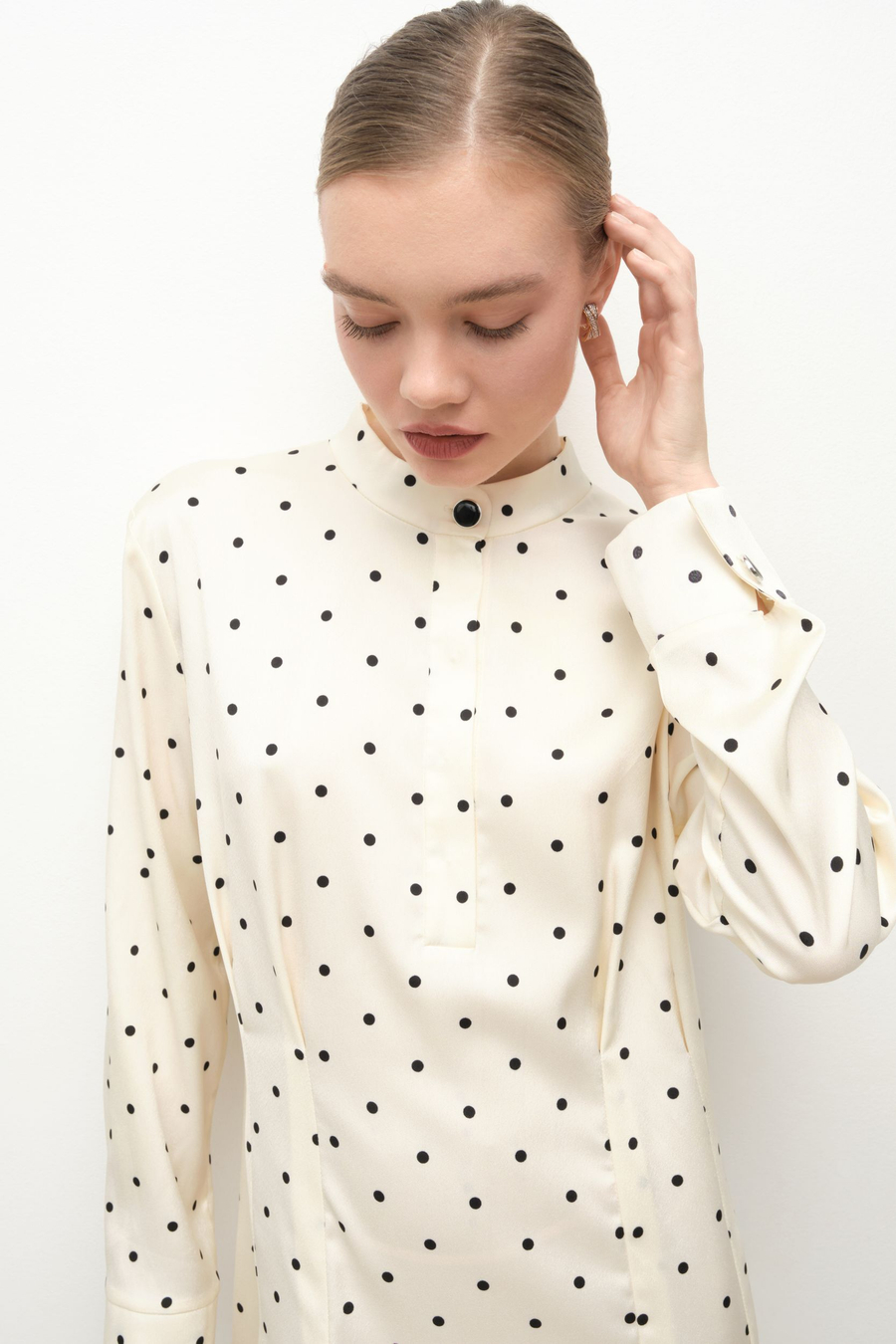 Платье полуприталенное в горох