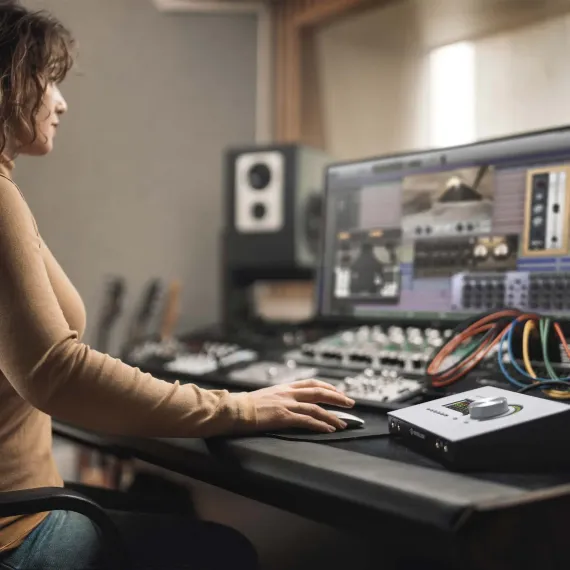 Universal Audio Apollo x4 Gen 2 Essentials+ Edition Silver