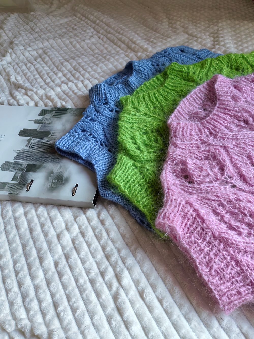 Безрукавка ажурная ручной работы "Тюльпаны"