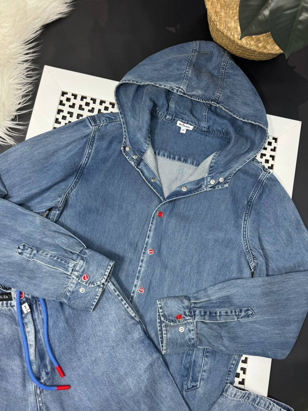 Джинсовый костюм Kiton