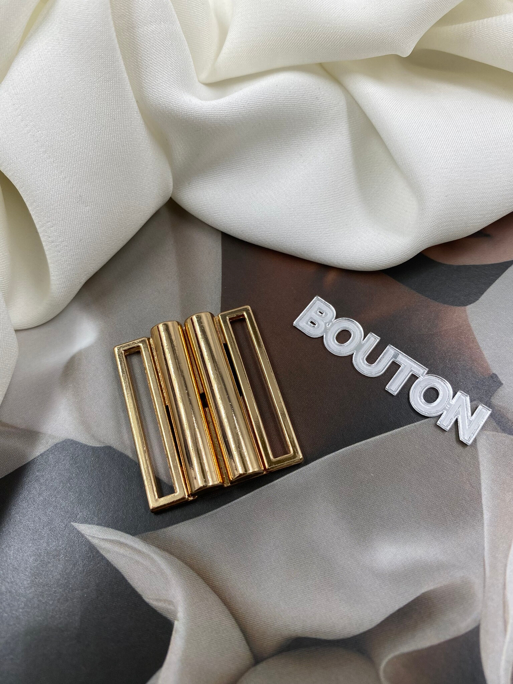 Пряжка застежка металлическая золото для пуховика 30х33 мм