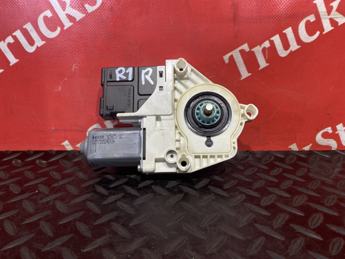 Моторчик стеклоподъемника правый