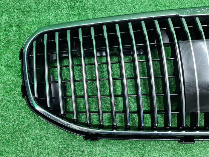 Решетка радиатора Mercedes GLS X167 19-23 Maybach
