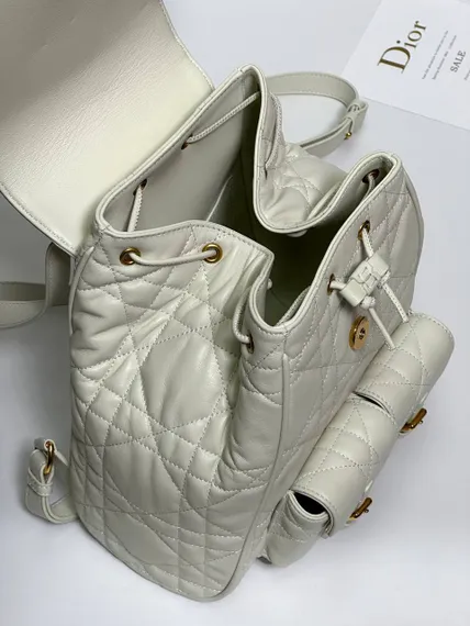 Рюкзак Dior Caro белый, модель среднего формата