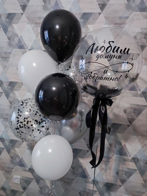 Шар с перьями и надписью с фонтаном из шариков