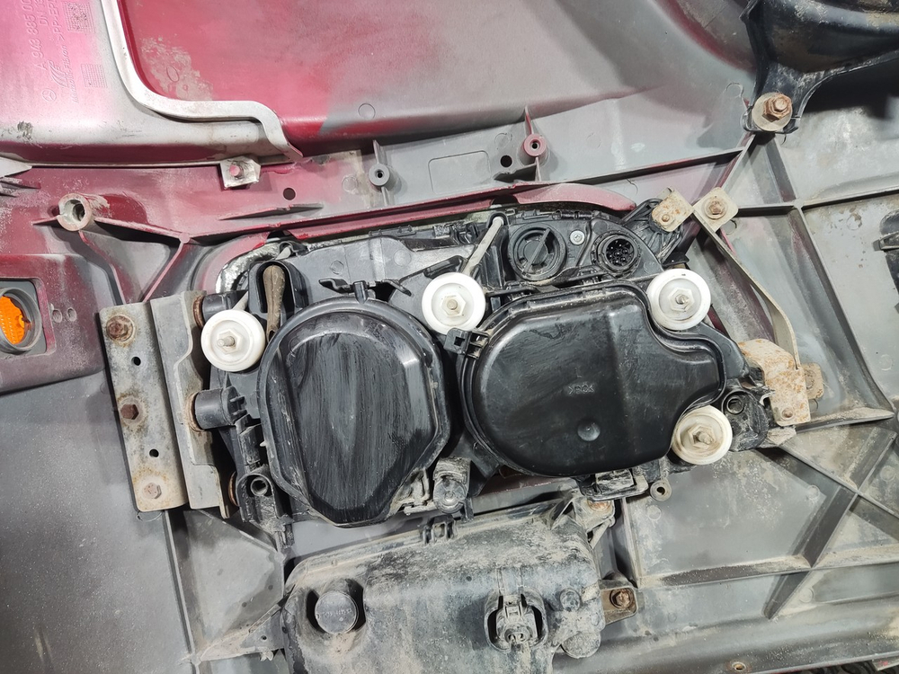 Угол бампера левый в сборе