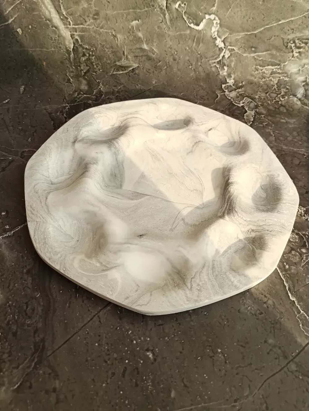 Пасхальная подставка для яиц и кулича мрамор