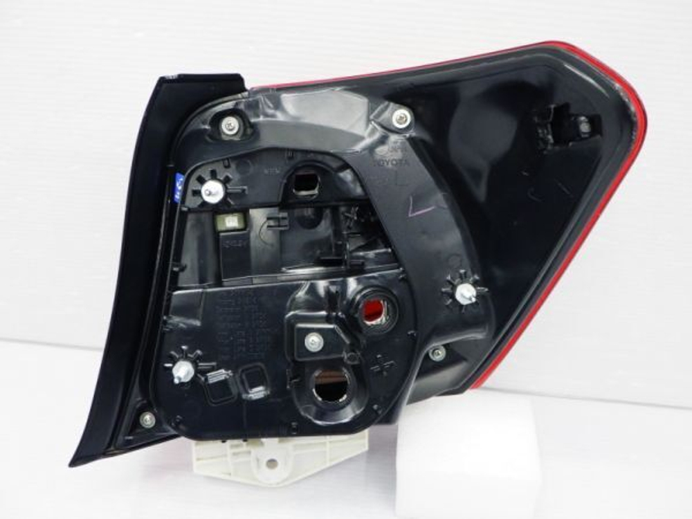 стоп левый Toyota Corolla Axio NRE161 12-598 крепление+