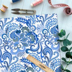 Ткань ниагара крупная плотная гжель на белом фоне