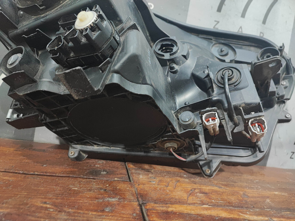 Фара левая Toyota RAV4 IV (XA40) 15-19 Б/У Оригинал 8117042650