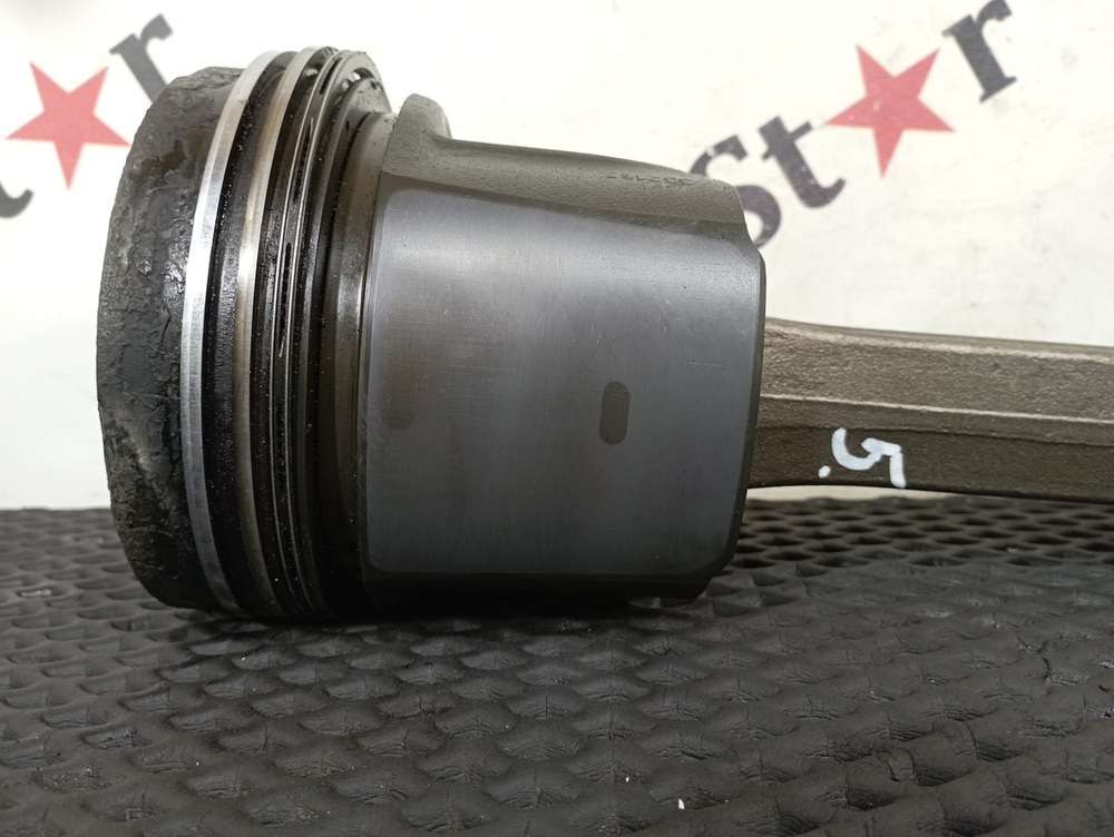 Поршень с шатуном