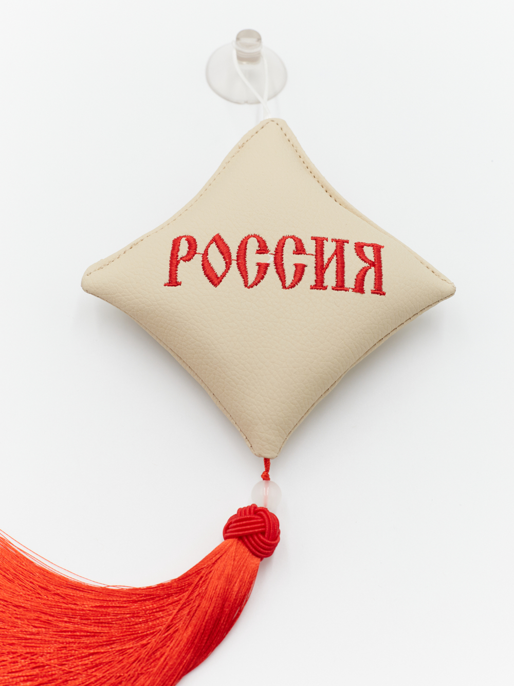 Ромб объемный на присоске РОССИЯ (экокожа, бежевый, красная вышивка, кисть)