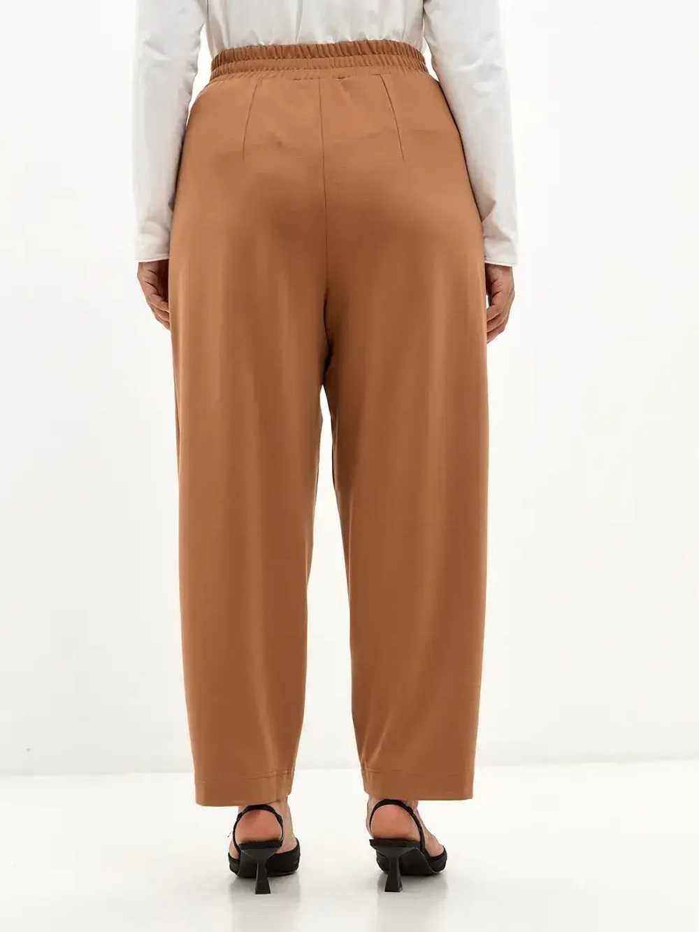 Брюки бананы со стрелками коричневый