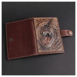 Кожаная обложка на паспорт «Медведь»