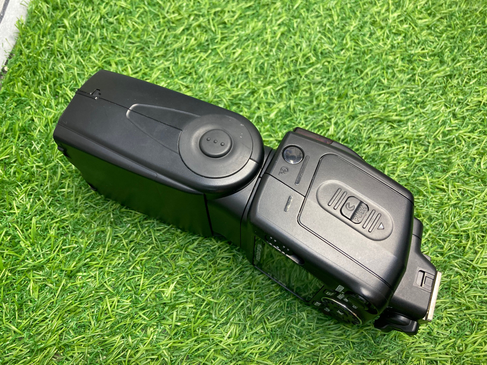 Nikon Speedlight SB-700