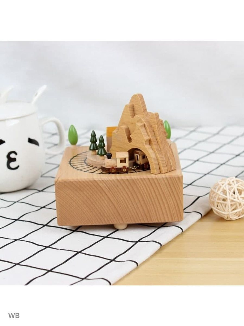 Музыкальная шкатулка карусель заводная с вашим именем или гравировкой под заказ / поезд в горах