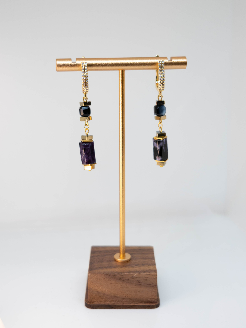 Серьги из чароита и гематита