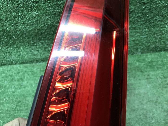 Фонарь правый Volvo XC40 (2017-н.в.)