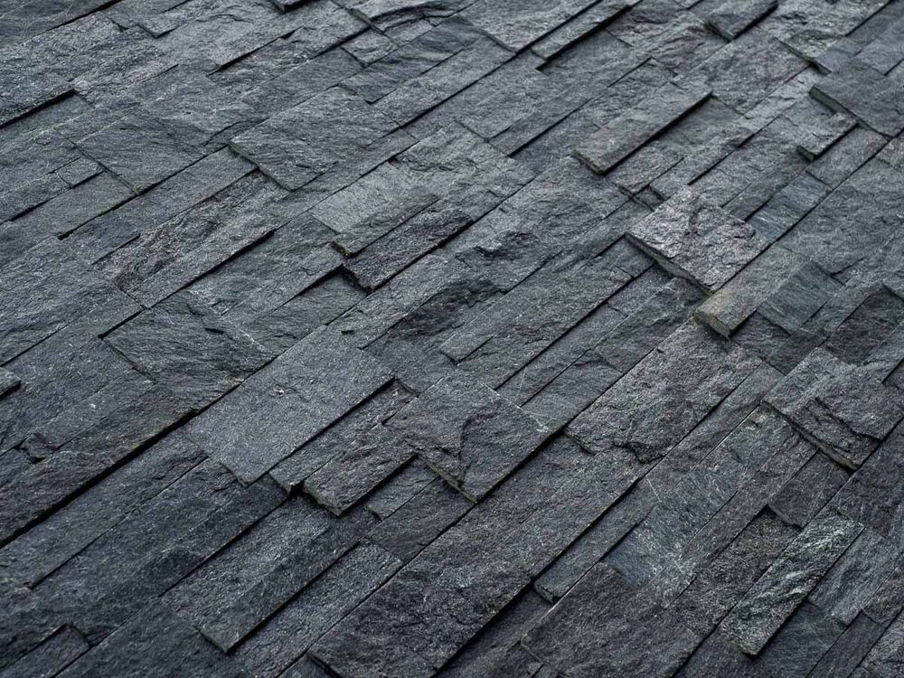 Натуральный камень Кварцит черный Pharaon 180x350x10-20 Модерн